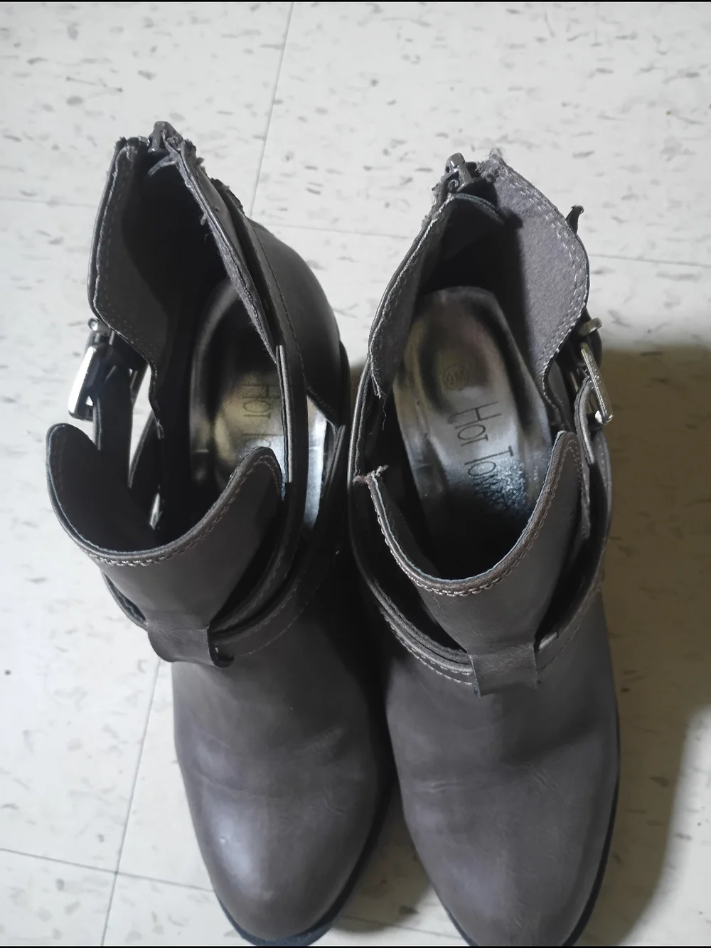 Hot Tomato Women's Faux Leather Grey Ankle Boots .
